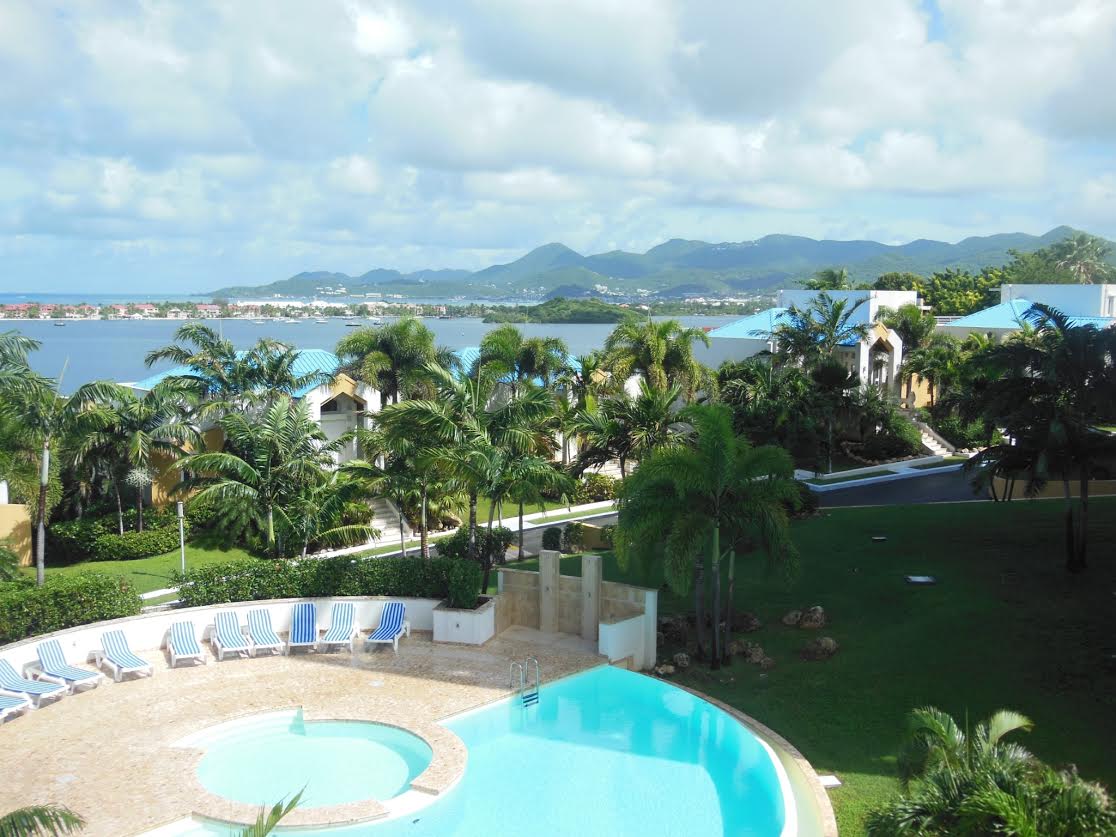 1.-condo-for-rent-3-bedroom-3-bath-aquamarina-point-pirouette-st.-maarten-common-pool-with-view