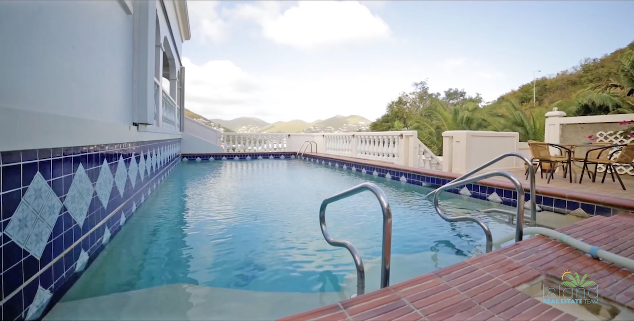 for-sale-4-bedroom-4.5-family-home-villa-sint-maarten-cay-hill-2